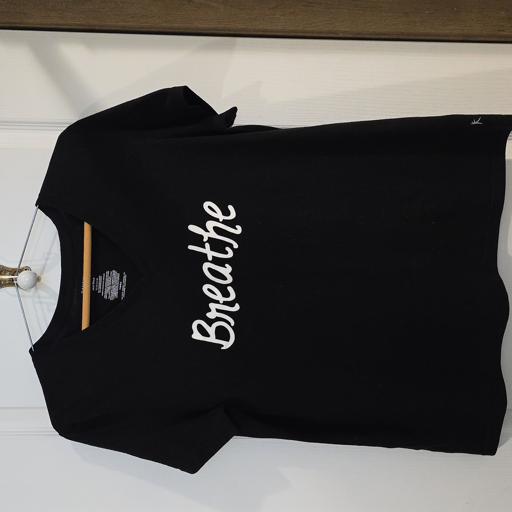 Danskin Now V-Neck T-Shirt 'Breathe' Print